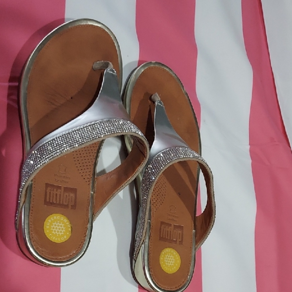 FitFlop Women's Silver and Tan Sandals